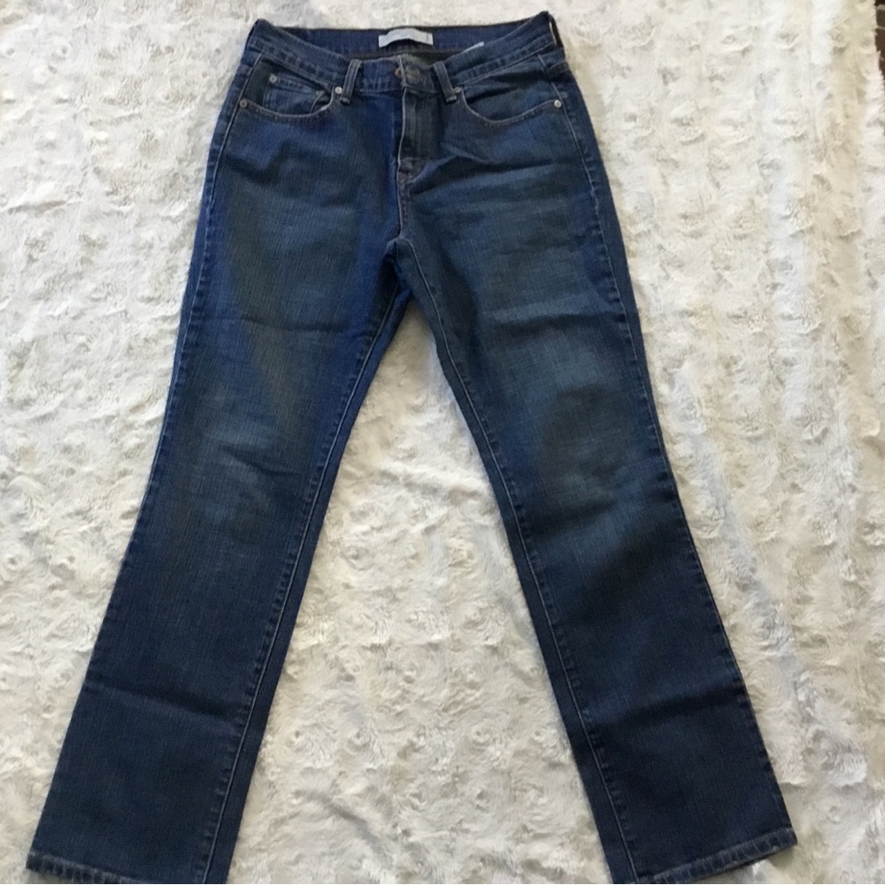 Women’s Levi’s jeans.